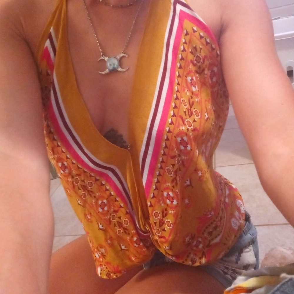Forever 21 Backless Tie Halter Top💛